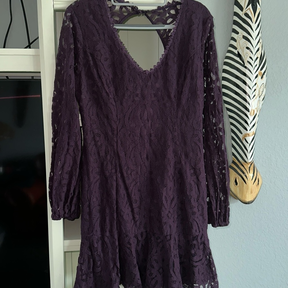 Long sleeve lace pattern mini dress